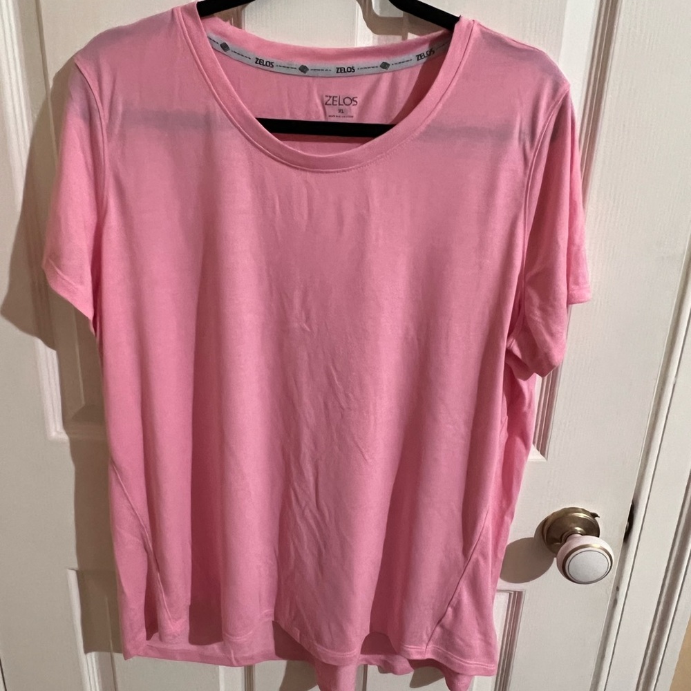 T Shirt. Short sleeve. Size XL.